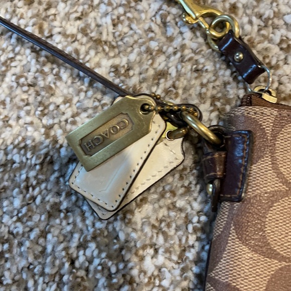 Coach wristlet - Picture 4 of 5